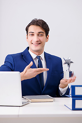 포토 JPG 해외이미지 직업 라이프스타일 행복 별 회사 비즈니스 사업가 성공 노동자 직장 미소 정장 사람없음 사무실 우승 업무 작업 비즈니스맨 자신감 연도 종업원 상패 직원 경영자 바쁨 보여주기 회계 월 경영 승자 필승 회계사 스타일 해외202105 해외포토 자연요소 옷 남자 감정 컨셉 모션 표정 생활 경제 최고 직장인 날짜 상_우승 리더 파일형식