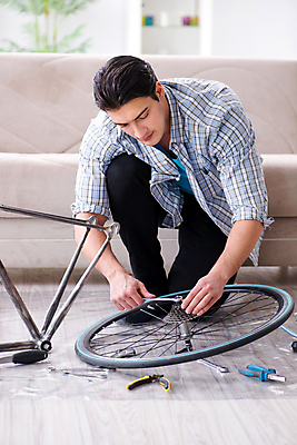 포토 JPG 해외이미지 직업 남자 산업 스포츠 비즈니스 부분 교통시설 노동자 산 주택 실내 사람없음 상점 자전거 군인 장비 공구 스패너 업무 바퀴 작업실 기술자 수리 서비스 순환 타이어 고정 정비공 기어 주인 유지 바이킹 차고 페달 해외202105 해외포토 교통 모션 사람 내부 건물 바이크 도구 작업 시설 국군 파일형식