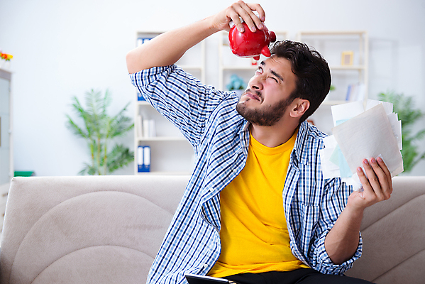 포토 JPG 해외이미지 종이 결혼 돈 가족 남편 설계 사람없음 금융 경제 상자 달리기 저축 돼지저금통 분노 돼지 절약 계산 좌절 고민 문서 투자 문제 영수증 회계 계산서 대출 빚 세금 예산 적자 비용 해외202105 해외포토 감정 컨셉 비즈니스 포유류 관계 모션 이벤트 저금통 재산 파일형식