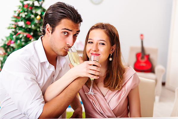 포토 JPG 해외이미지 나무 커플 계절 행복 결혼 크리스마스 겨울 데이트 가족 관계 유리 결혼식 남편 휴가 새로움 주택 발렌타인데이 선물 사랑 사람없음 장식 상자 산타클로스 파티 와인 축제 낭만 마시기 축하 아내 쌍 날짜 성자 샴페인 12월 연도 건배 해외202105 해외포토 식물 기념일 감정 종교 컨셉 모션 데이이벤트 재질 주류 이벤트 건물 파일형식