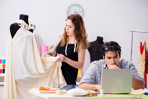 포토 JPG 해외이미지 모델 디자인 드레스 옷 생각 비즈니스 정장 사람없음 노트북 학습 컴퓨터 유행 기계 직물 작업 선택 마네킹 바느질 디자이너 고객 측정 검색 테이프 온라인 수공예 계량기 재단 재단사 가정교사 연습생 해외202105 해외포토 직업 교육 컨셉 문구용품 전자제품 교사 공예 연습 파일형식