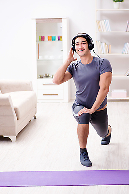 포토 JPG 해외이미지 모양 라이프스타일 행복 음악 스포츠 이어폰 신체 다이어트 근육 주택 건강 사람없음 운동 헤드폰 스트레칭 힘 듣기 매트 몸무게 날씬함 연습 체육관 오디오 에어로빅 몸통 팔 고립 이두근 해외202105 해외포토 감정 음향기기 모션 문화예술 건물 생활 신체부위 전자제품 춤 몸매 파일형식