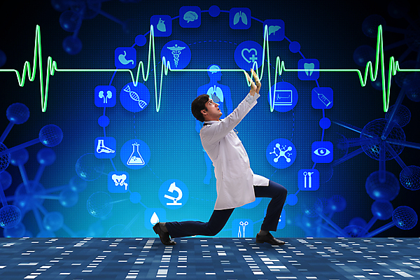 포토 JPG 해외이미지 전신 남자 포즈 한명 성인 옆모습 의사 수비 맥박 무릎꿇기 손내밀기 심전도 홀로그램 성인남자한명만 해외202105 해외포토 1 뷰포인트 의학 모션 사람 손짓 의료진 남자한명만 성인남자만 파일형식