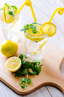 포토 JPG 해외이미지 음료 조각 백그라운드 잎 과일 재료 유리 탁자 귤 주류 건강 사람없음 초록색 물 파티 식당 얼음 주스 추위 흰색 알코올 신선 칵테일 바 고명 달콤 시원함 설탕 레몬 레모네이드 민트 허브 상쾌 라임 밀짚 고립 모히토 보드카 소다 이국적 스피아민트 해외202105 해외포토 자연요소 식물 감정 컬러 가구 재질 이벤트 상점 맛 짚 에이드 파일형식