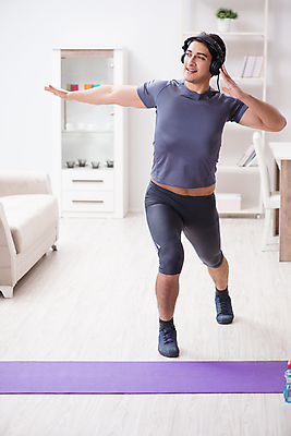 포토 JPG 해외이미지 모양 라이프스타일 행복 음악 스포츠 이어폰 신체 다이어트 근육 주택 건강 사람없음 운동 헤드폰 스트레칭 힘 듣기 매트 몸무게 날씬함 연습 체육관 오디오 에어로빅 몸통 팔 고립 이두근 해외202105 해외포토 감정 음향기기 모션 문화예술 건물 생활 신체부위 전자제품 춤 몸매 파일형식