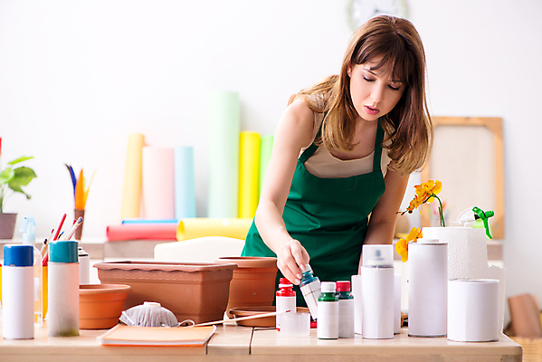 포토 JPG 해외이미지 모양 직업 전통 손 디자인 조각 비즈니스 교실 기술 창조 미술 취미 사람없음 장식 컵 학습 꽃병 페인트 공구 붓 업무 작업 도자기 가르침 작업실 성형수술 냄비 그림 만들기 예술가 페인트붓 점토 토기 수공예 도예가 솜씨 핸드메이드 해외202105 해외포토 식기 교육 꽃 학교 모션 문화예술 신체부위 도구 용기_그릇 수술 솥 공예 파일형식