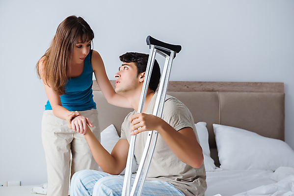 포토 JPG 해외이미지 커플 가족 지팡이 남편 스트레스 주택 함께함 건강 사랑 사람없음 침실 간호사 슬픔 침대 아내 도움 좌절 질병 장애인 사건 간호 장애 간병인 깨짐 돌봄 지원 치유 헬프 해외202105 해외포토 직업 감정 가구 컨셉 의학 관계 모션 건물 의료진 파일형식