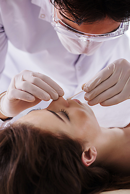 포토 JPG 해외이미지 여자 장갑 신체 병원 가면 사람없음 약 시험 의사 덮개 죽음 범죄 경찰 보호 사건 신분 시트 탐정 살인 시체 피해자 해외202105 해외포토 직업 잡화 교육 컨셉 의학 사람 피해 의료진 뚜껑 파일형식