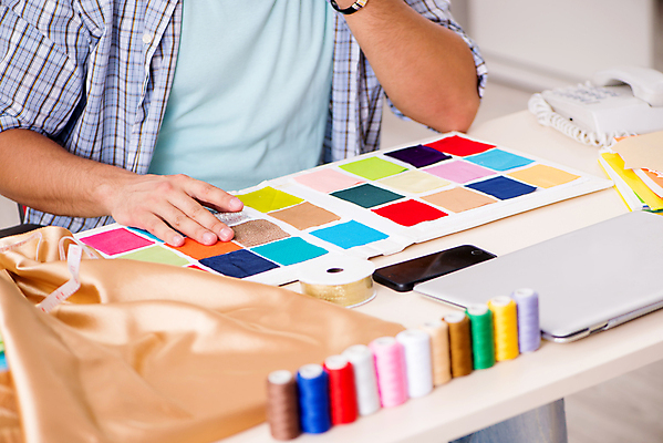 포토 JPG 해외이미지 모델 디자인 드레스 옷 비즈니스 직장 정장 사람없음 학습 숫자 유행 기계 직물 작업 작업실 실 선택 마네킹 바느질 디자이너 자르기 고객 측정 테이프 수공예 계량기 재단 재단사 연습생 해외202105 해외포토 직업 문자 교육 컨셉 회사 모션 문구용품 공예 연습 파일형식