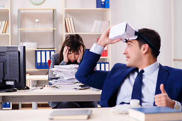 포토 JPG 해외이미지 안경 인터넷 비즈니스 놀이 노동자 고글 사람없음 노트북 컴퓨터 사무실 3D 쌓기 경쟁 엄지손가락 금지 게임 시간 업무 비즈니스맨 종업원 사이버 바쁨 온라인 중독 낭비 패드 게이머 관리자 마감 인터페이스 가상 가상현실 현실 중독자 실종 해외202105 해외포토 직업 잡화 남자 컨셉 손가락 모션 전자제품 작업 직장인 사건 디지털합성 파일형식