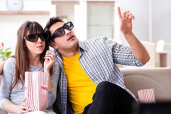 포토 JPG 해외이미지 라이프스타일 커플 행복 안경 2 가족 관계 휴식 주택 함께함 실내 앉기 사람없음 소파 3D 스크린 텔레비전 방 긴급 관찰 잡기 선택 영화관 먹기 필름 영화 메뉴 쇼 팝콘 멀리 리빙 동영상 인터페이스 제어 채널 터치스크린 프로그램 가상 가상현실 현실 해외202105 해외포토 잡화 감정 컨셉 의자 모션 문화예술 내부 건물 생활 전자제품 극장 디지털합성 파일형식