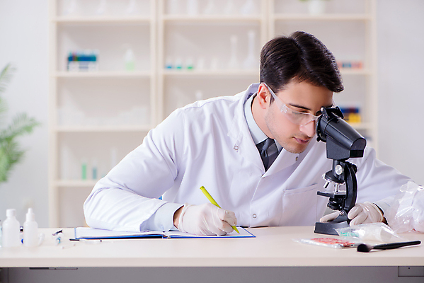 포토 JPG 해외이미지 응시 과학 장갑 현미경 실험 사람없음 의사 탐험 기록 혈액 범죄 실험실 경찰 파편 DNA 생명공학 연구원 수집 과학자 분석 보고서 생물학 장면 증거 미생물 감독관 탐정 살인 자취 지문 해외202105 해외포토 직업 시선 잡화 교육 컨셉 의학 생물 실험기구 의료진 학자 파일형식