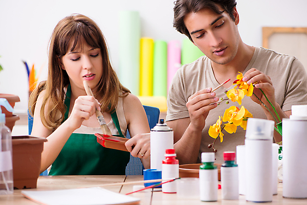 포토 JPG 해외이미지 모양 학생 손 교육 조각 비즈니스 교실 수업 남편 기술 미술 취미 사람없음 장식 컵 학습 꽃병 교사 페인트 붓 아내 업무 작업 도자기 가르침 작업실 성형수술 냄비 그림 예술가 페인트붓 점토 토기 수공예 도예가 솜씨 핸드메이드 해외202105 해외포토 직업 식기 꽃 학교 문화예술 신체부위 용기_그릇 수술 솥 공예 파일형식