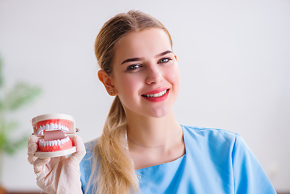 포토 JPG 해외이미지 학생 행복 건강 치과 병원 미소 사람없음 치료 학습 약 강사 교사 간호사 의사 흰색 공구 입 치아 청소 치과의사 보여주기 틀니 돌봄 블로거 위생관리 증상 치아교정 치통 해외202105 해외포토 직업 교육 감정 컬러 의학 모션 표정 관리 신체부위 의료진 도구 소화기관 질병 교정 파일형식