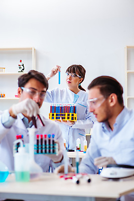 포토 JPG 해외이미지 건강 병원 실험 사람없음 빨간색 약 시험 의사 작업 도움 그룹 혈액 실험실 바이러스 DNA 생명공학 연구원 수집 과학자 분석 확인 생물학 감염 튜브 암 기부 돌봄 화학물질 화학자 해외202105 해외포토 직업 교육 컬러 과학 컨셉 의학 모션 의료진 화학 질병 학자 파일형식