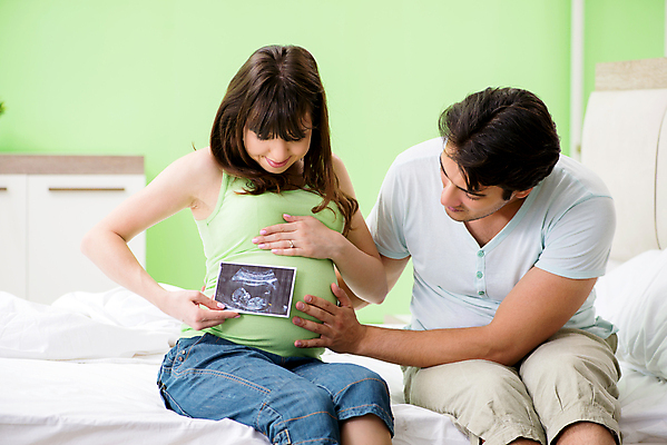 포토 JPG 해외이미지 커플 행복 감정 결혼 2 가족 관계 엄마 남편 주택 엑스레이 사랑 사람없음 부모 놀람 임산부 임신 기쁨 낭만 아기 아내 아빠 결과 예측 흥분 긍정 해외202105 해외포토 컨셉 의학 표정 사람 이벤트 건물 파일형식