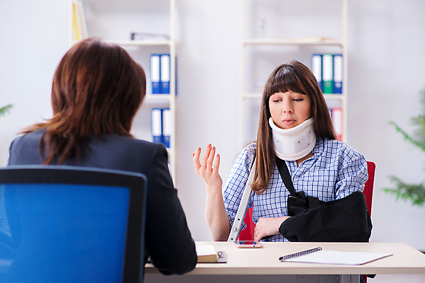 포토 JPG 해외이미지 돈 비즈니스 노동자 건강 설명 사람없음 사무실 약 손상 긴급 업무 어플리케이션 장애인 사건 종업원 법 의사봉 목 법관 팔 공정 보험 변호사 고용 깨짐 법정 불평 주장 환불 해외202105 해외포토 직업 컨셉 의학 모션 신체부위 금융 구직 작업 재산 법률가 장애 채용 파일형식