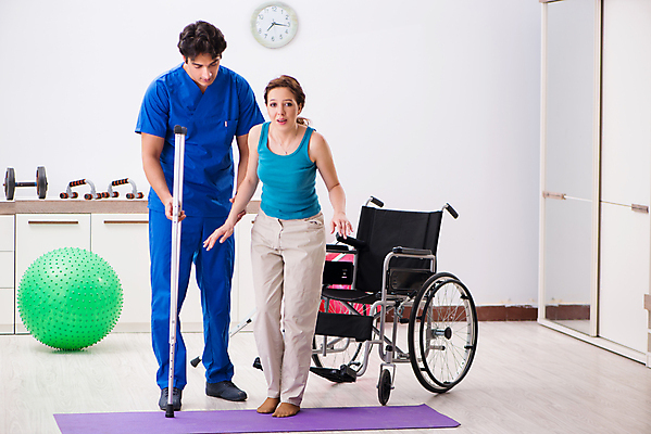 포토 JPG 해외이미지 의자 뼈 주택 건강 병원 사람없음 치료 운동 고통 환자 간호사 의사 매트 마사지 바퀴 장애인 사건 휠체어 테라피 단계 장애 순서 깨짐 물리치료 물리치료사 지원 치유 해외202105 해외포토 감정 가구 컨셉 의학 건물 뷰티 의료진 치료사 파일형식