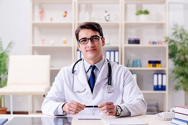 포토 JPG 해외이미지 직업 학생 행복 포즈 유니폼 청진기 건강 병원 실험 미소 사람없음 치료 사무실 약 시험 의사 흰색 도움 실험실 연습 상담 처방 보험 돌봄 약사 인턴 치료사 연습생 해외202105 해외포토 옷 교육 감정 컬러 컨셉 비즈니스 의학 의료기기 모션 표정 의료진 파일형식