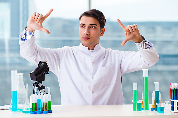 포토 JPG 해외이미지 학생 과학 유리 건강 현미경 실험 사람없음 약 스크린 터치 의사 긴급 액체 실험실 바이러스 밀기 생명공학 연구원 과학자 플라스크 분석 생물학 튜브 박테리아 발견 조제 인터페이스 터치스크린 화학물질 화학자 가상 해외202105 해외포토 직업 교육 컨셉 의학 모션 재질 실험기구 의료진 화학 만들기 학자 파일형식