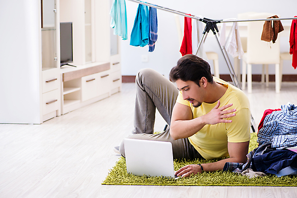포토 JPG 해외이미지 직업 라이프스타일 옷 가사 가정 가족 남편 노동자 주택 실내 사람없음 일상 노트북 컴퓨터 방 직물 최고 업무 작업 도움 씻기 빨래 드라이어 청소 서비스 세탁기 온라인 청소부 가정부 채팅 프리랜서 헬프 해외202105 해외포토 컨셉 관계 내부 건물 라이프 생활 전자제품 청결 가전제품 미용용품 파일형식