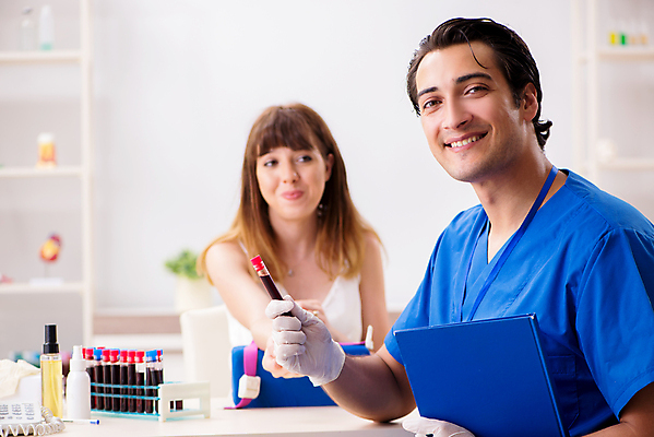 포토 JPG 해외이미지 행복 건강 병원 실험 주사기 사람없음 치료 빨간색 약 시험 환자 간호사 의사 업무 도움 혈액 실험실 바이러스 DNA 수집 분석 확인 감염 수납 튜브 외과 정맥 기부 돌봄 공급 해외202105 해외포토 교육 감정 컬러 컨셉 의학 의료기기 모션 의료진 작업 생명공학 혈관 파일형식