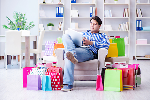 포토 JPG 해외이미지 남자 행복 크리스마스 가방 휴가 휴식 새로움 주택 선물 사람없음 선물상자 노트북 쇼핑 컴퓨터 상자 파티 세일 상점 공책 펼침 축하 생일 시장 구매 연도 고객 흥분 소매 온라인 슈퍼마켓 전자상거래 쇼퍼홀릭 체크아웃 해외202105 해외포토 잡화 기념일 감정 컨셉 모션 문구용품 사람 이벤트 건물 전자제품 파일형식