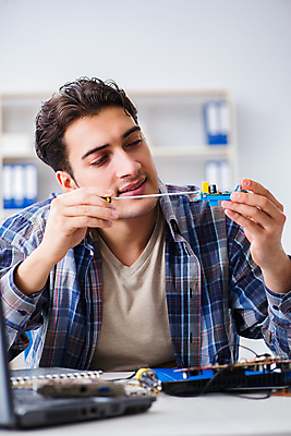 포토 JPG 해외이미지 노동자 기술 사람없음 컴퓨터 과학기술 공구 업무 작업 센터 기술자 수리 분석 묘사 서비스 순환 전자 고정 문제 핀셋 DIY 유지 교체 깨짐 마더보드 설치 전기회로 지원 치유 프로세서 하드웨어 해외202105 해외포토 직업 컨셉 모션 취미 전자제품 도구 회로판 파일형식