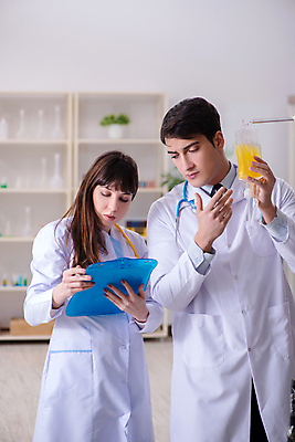 포토 JPG 해외이미지 가방 건강 병원 주사기 대화 사람없음 치료 약 노란색 간호사 의사 하트 심장 기록 액체 혈액 바이러스 질병 보고서 주기 감염 시스템 주사약 팔 암 기부 순서 돌봄 살균 해외202105 해외포토 모양 잡화 컬러 의학 의료기기 모션 말하기 신체부위 의료진 장기_의학 파일형식