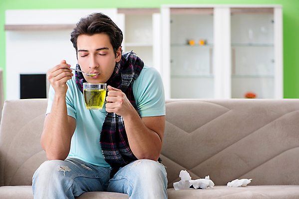 포토 JPG 해외이미지 유리 휴가 주택 건강 피곤 사람없음 치료 소파 약 목도리 고통 추위 환자 마시기 열 조직 바이러스 질병 불기 코 감염 손수건 시럽 문제 알레르기 기침 돌봄 떠남 인플루엔자 재채기 증상 치료제 해로움 항생제 해외202105 해외포토 잡화 감정 컨셉 의자 의학 모션 재질 건물 신체부위 파일형식