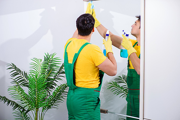 포토 JPG 해외이미지 직업 가구 유니폼 가사 가정 남편 노동자 바닥 주택 사람없음 일상 청결 거울 방 붓 최고 업무 작업 씻기 쓰레기 빗자루 청소 서비스 먼지 분무기 닦기 청소부 스펀지 계약자 위생관리 진공 해외202105 해외포토 옷 생활용품 모션 관리 건물 라이프 위생 청소도구 계약 파일형식