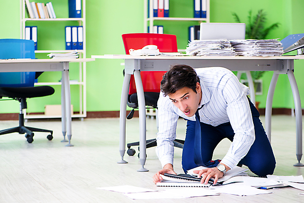 포토 JPG 해외이미지 종이 비즈니스 노동자 바닥 스트레스 피곤 앉기 사람없음 컴퓨터 사무실 쌓기 슬픔 업무 작업 비즈니스맨 퍼즐 뉴스 좌절 아래 종업원 보고서 경영자 바쁨 폴더 충격 업무과다 야근 지연 마감 세금 압력 회계사 실종 해외202105 해외포토 직업 남자 감정 컨셉 모션 전자제품 직장인 사건 방향 리더 파일 위치 파일형식