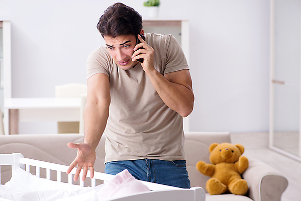 포토 JPG 해외이미지 어린이 가족 남편 모바일 새로움 스트레스 피곤 말하기 대화 사람없음 스마트폰 핸드폰 부모 외침 침실 방 육아 분노 침대 아기 신생아 아빠 좌절 아래 간호 가스 시끄러움 떠남 비명 해외202105 해외포토 감정 가구 컨셉 관계 모션 사람 전자제품 스마트기기 소리 방향 위치 파일형식