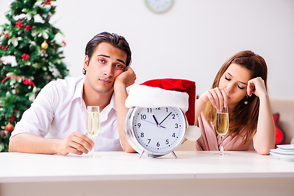 포토 JPG 해외이미지 나무 커플 시계 크리스마스 겨울 가족 관계 결혼식 남편 휴가 새로움 주택 발렌타인데이 피곤 선물 사랑 사람없음 장식 산타클로스 파티 축하 시간 아내 쌍 날짜 성자 야간 충돌 연도 지루함 싸움 공포 문제 붕괴 마감 이혼 해외202105 해외포토 자연요소 식물 계절 기념일 감정 종교 결혼 컨셉 모션 데이이벤트 이벤트 건물 파일형식