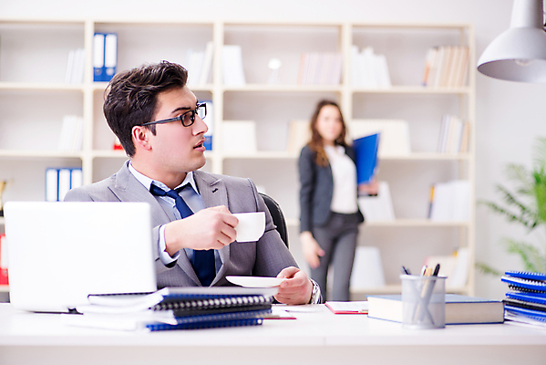 포토 JPG 해외이미지 직업 감정 커피 음료 비즈니스 통신 노동자 스트레스 사람없음 컴퓨터 사무실 쌓기 외침 마시기 업무 비즈니스맨 실패 좌절 차 종업원 불안 경영자 리더 싸움 폴더 부름 비서 문제 실수 온라인 말다툼 나쁜 경영 오류 해외202105 해외포토 남자 컨셉 모션 전자제품 소리 작업 직장인 파일 파일형식