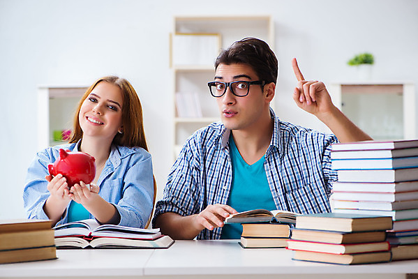 포토 JPG 해외이미지 학생 여학생 교육 돈 졸업 교실 학교 수업 아이디어 사람없음 10대 책 스터디 독서 쌓기 시험 돼지저금통 작업 도서관 가격 교과서 준비 대학교 서점 대출 감탄 인턴 연습생 수수료 해외202105 해외포토 여자 컨셉 비즈니스 모션 청소년 교재 금융 학습 상점 저금통 재산 연습 요금 파일형식