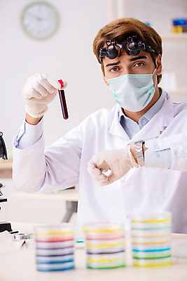 포토 JPG 해외이미지 그릇 접시 응시 과학 유리 현미경 실험 사람없음 물 약 쌓기 의사 액체 혈액 실험실 생명공학 지시 연구원 손목시계 과학자 분석 생물학 미생물 유리그릇 튜브 계량기 발견 조제 개발 화학물질 화학자 살균 해외202105 해외포토 자연요소 직업 식기 시선 교육 시계 컨셉 장신구 의학 모션 재질 생물 실험기구 의료진 화학 만들기 학자 파일형식