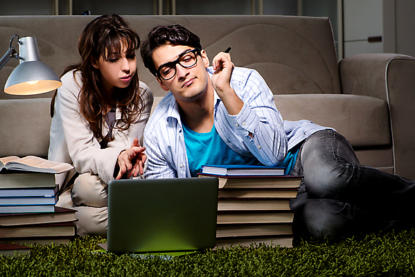 포토 JPG 해외이미지 학생 여학생 여자 교육 남자 인터넷 졸업 교실 학교 수업 주택 소년 사람없음 10대 책 노트북 학습 스터디 컴퓨터 독서 쌓기 시험 시간 작업 쌍 야간 저녁 교과서 준비 대학교 과제 온라인 마감 해외202105 해외포토 자연요소 어린이 모션 청소년 교재 사람 건물 전자제품 파일형식