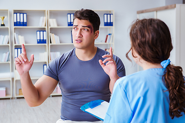 포토 JPG 해외이미지 얼굴 건강 병원 설명 사람없음 치료 약 고통 환자 의사 긴급 기록 도움 혈액 상처 자르기 사건 싸움 방문 외과 테라피 돌봄 치료사 흉터 해외202105 해외포토 직업 감정 컨셉 의학 모션 신체부위 뷰티 의료진 파일형식