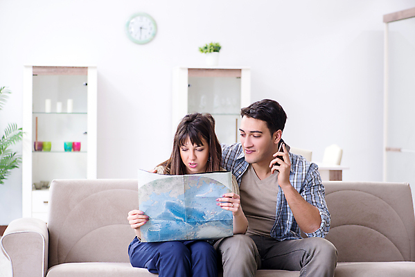 포토 JPG 해외이미지 라이프스타일 커플 응시 행복 여행 지도 비즈니스 가족 남편 모바일 휴가 설계 항해 말하기 대화 사람없음 스마트폰 핸드폰 세계 여행객 낭만 신혼여행 탐험 아내 계획 방향 모험가 검색 준비 예약 루트 원정 해외202105 해외포토 시선 감정 결혼 컨셉 배_교통 관계 모션 사람 생활 전자제품 스마트기기 파일형식