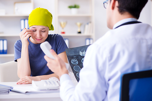 포토 JPG 해외이미지 직업 여자 엑스레이 건강 병원 실험 대화 사람없음 치료 약 목도리 외침 고통 장비 시험 환자 의사 질병 가슴 대머리 암 테라피 돌봄 방사선 치유 터미널 해외202105 해외포토 헤어스타일 잡화 교육 감정 의학 모션 말하기 사람 신체부위 뷰티 소리 의료진 파일형식