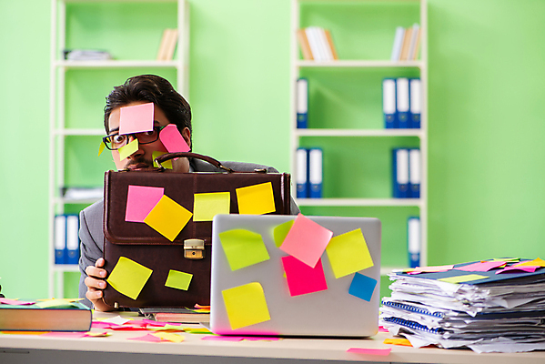 포토 JPG 해외이미지 응시 남자 컨셉 서류가방 회사 비즈니스 스트레스 직장 피곤 한명 상반신 성인 노트북 사무실 쪽지 가림 업무 작업 비즈니스맨 가득함 포스트잇 바쁨 숨기 성인남자한명만 해외202105 해외포토 1 시선 가방 모션 사람 전자제품 메모지 직장인 남자한명만 성인남자만 파일형식