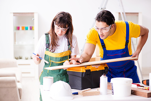 포토 JPG 해외이미지 직업 노동자 바닥 주택 작업복 설명 안전 사람없음 목재 장식 쌓기 페인트 공구 붓 업무 작업 도움 작업실 수리 널 목수 그림 목공예 닦기 DIY 계약자 설치 재주꾼 멘토링 파케트 해외202105 해외포토 나무 옷 교육 컨셉 재료 모션 취미 건물 도구 공예 계약 파일형식