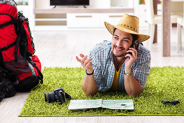포토 JPG 해외이미지 학생 응시 행복 여행 지도 가방 배낭 모바일 휴가 설계 주택 항해 말하기 대화 사람없음 스마트폰 핸드폰 세계 여행객 여행가방 트래킹 캠핑 방 하이킹 짐 검색 준비 팩 예약 짐싸기 루트 백패커 수하물 원정 하이커 해외202105 해외포토 시선 잡화 감정 컨셉 배_교통 모션 레저 사람 건물 전자제품 스마트기기 화장품 파일형식