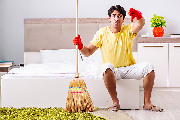 포토 JPG 해외이미지 직업 남자 가사 가정 남편 노동자 바닥 아파트 주택 피곤 사람없음 일상 청결 침실 방 엄지손가락 최고 업무 작업 좌절 빗자루 청소 서비스 싱글 주부 먼지 청소부 쓸기 위생관리 진공 혼자 해외202105 해외포토 감정 컨셉 손가락 관리 사람 건물 라이프 위생 청소도구 파일형식