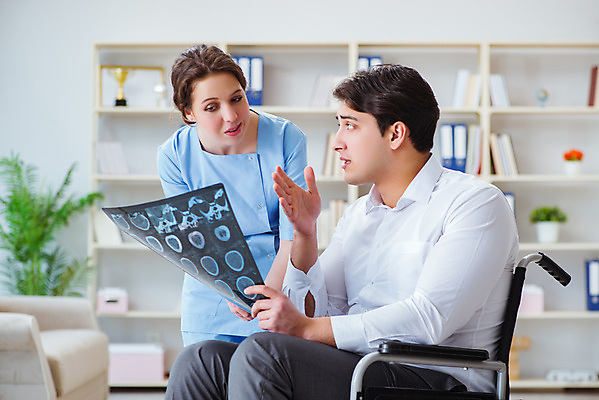 포토 JPG 해외이미지 의자 뼈 엑스레이 건강 병원 설명 사람없음 치료 환자 의사 바퀴 수술 장애인 사건 척추 휠체어 방문 테라피 장애 깨짐 돌봄 방사선 치유 해외202105 해외포토 가구 컨셉 의학 모션 뷰티 의료진 파일형식