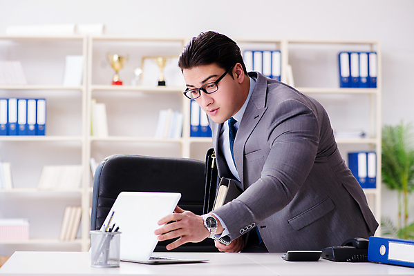 포토 JPG 해외이미지 남자 산업 인터넷 비즈니스 직장 사람없음 경제 노트북 컴퓨터 자료 정보 시간 비즈니스맨 속임수 범죄 비밀 자르기 도둑 절도 종업원 사이버 무역 보안 상업 신분 변장 온라인 해킹 해커 나쁜 경영 마감 불법 사생활 스파이 뺏기 해외202105 해외포토 직업 컨셉 회사 모션 안전 사람 전자제품 직장인 범죄인 파일형식