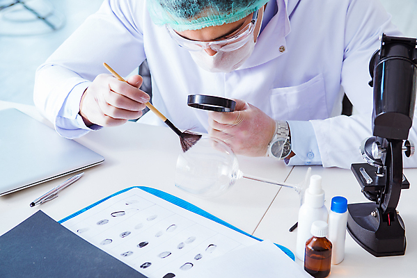 포토 JPG 해외이미지 과학 장갑 유리 돋보기 실험 사람없음 약 의사 붓 범죄 실험실 경찰 확대 DNA 생명공학 연구원 수집 과학자 분석 생물학 증거 미생물 감독관 탐정 살인 자취 지문 화학물질 화학자 해외202105 해외포토 직업 잡화 교육 컨셉 의학 재질 생물 의료진 화학 학자 파일형식