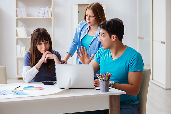 포토 JPG 해외이미지 직업 디자인 비즈니스 탁자 협력 노동자 아이디어 직장 함께함 창조 사람 사람없음 노트북 컴퓨터 사무실 견본 업무 작업 비즈니스맨 그룹 팔레트 선택 정지 계획 건축가 토론 디자이너 스케치 동료 온라인 청사진 그만 다락방 프로젝트 목업 힙스터 브레인스토밍 해외202105 해외포토 패션 남자 가구 컨셉 회사 관계 모션 미술 전자제품 직장인 파일형식