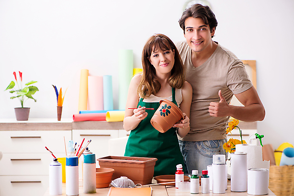 포토 JPG 해외이미지 모양 손 행복 조각 비즈니스 수업 남편 기술 미술 취미 사람없음 장식 컵 학습 꽃병 페인트 엄지손가락 붓 아내 업무 작업 도자기 가르침 작업실 성형수술 냄비 그림 예술가 페인트붓 점토 토기 수공예 도예가 솜씨 핸드메이드 해외202105 해외포토 직업 식기 교육 꽃 감정 손가락 문화예술 신체부위 용기_그릇 수술 솥 공예 파일형식